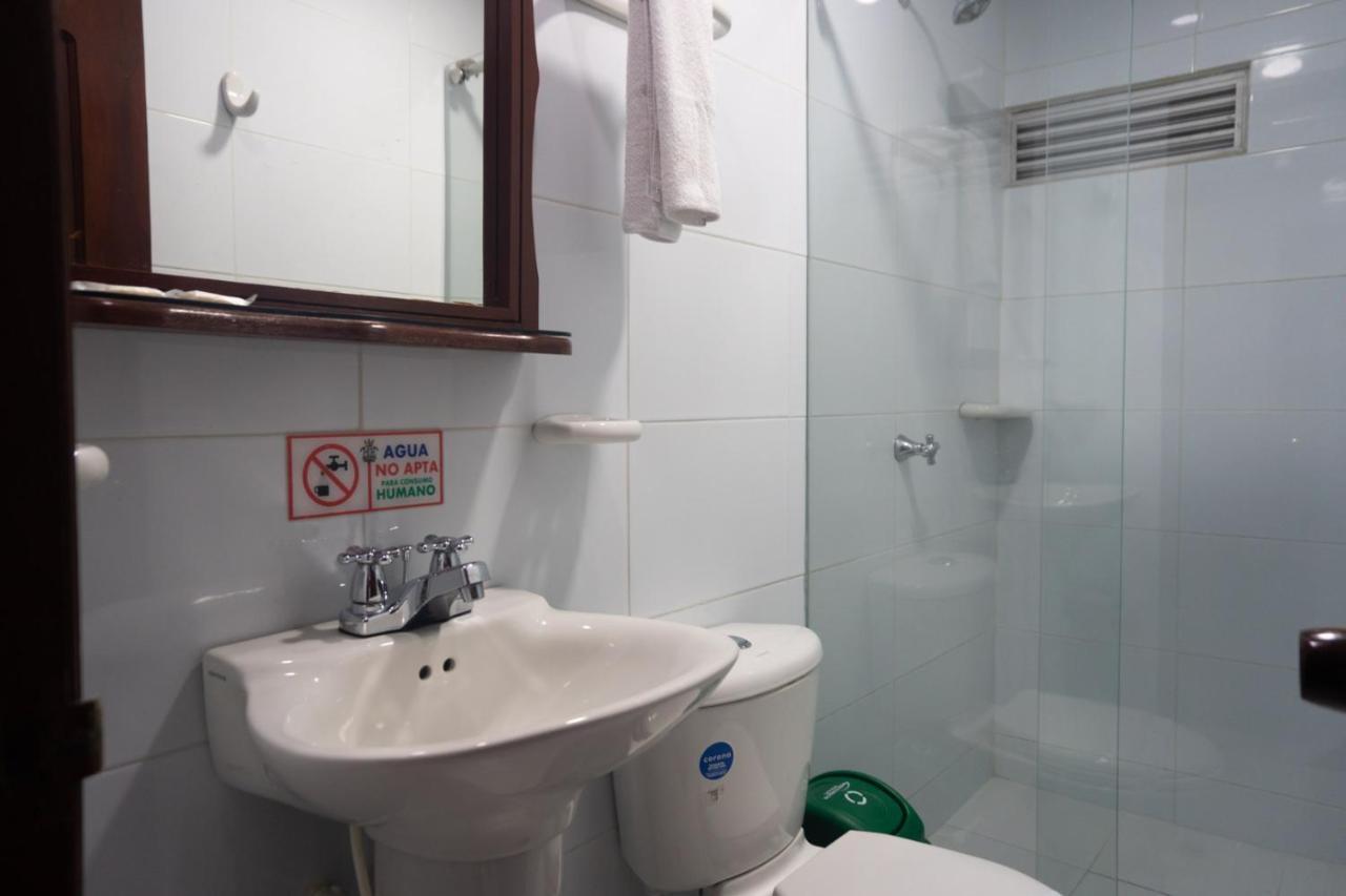 Hotel Exelsior 쿠쿠타 외부 사진