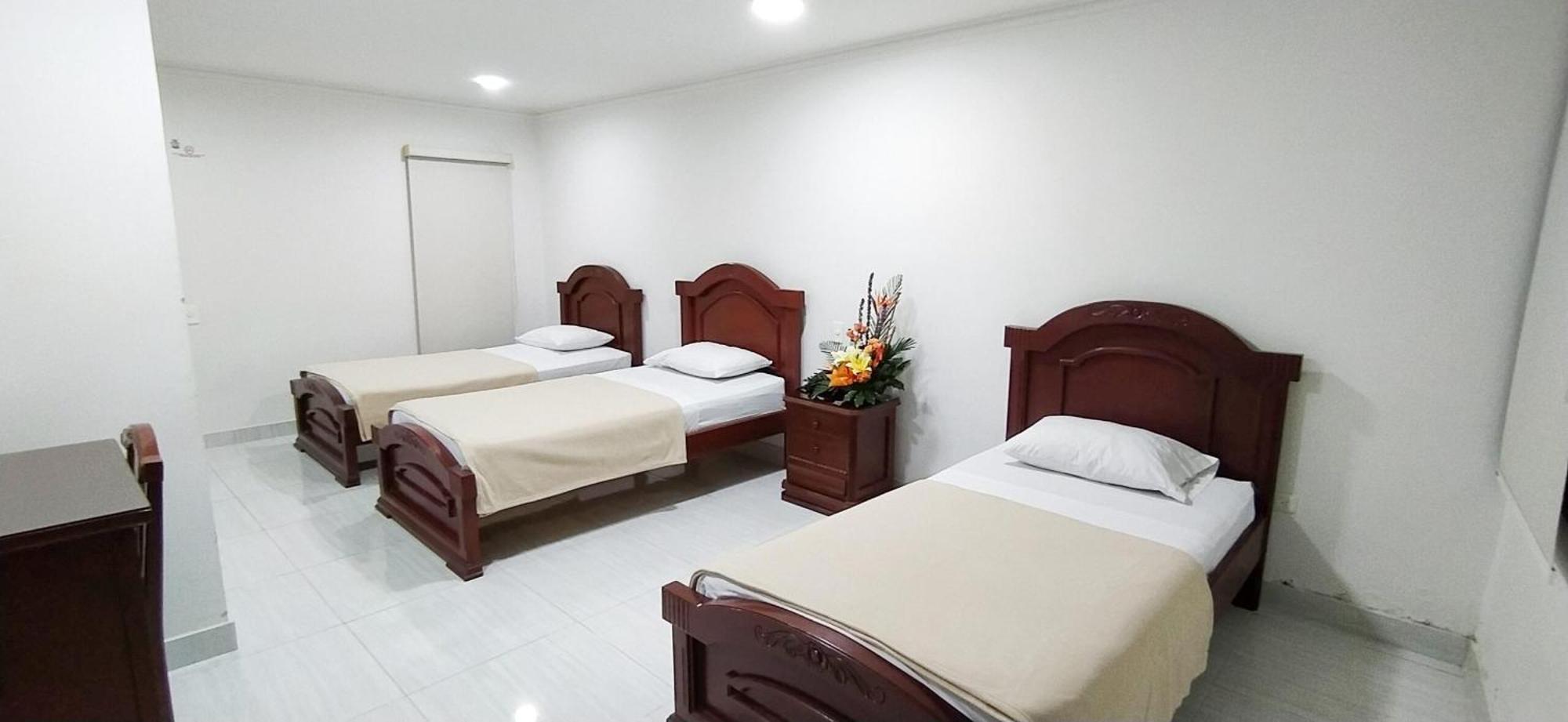 Hotel Exelsior 쿠쿠타 외부 사진