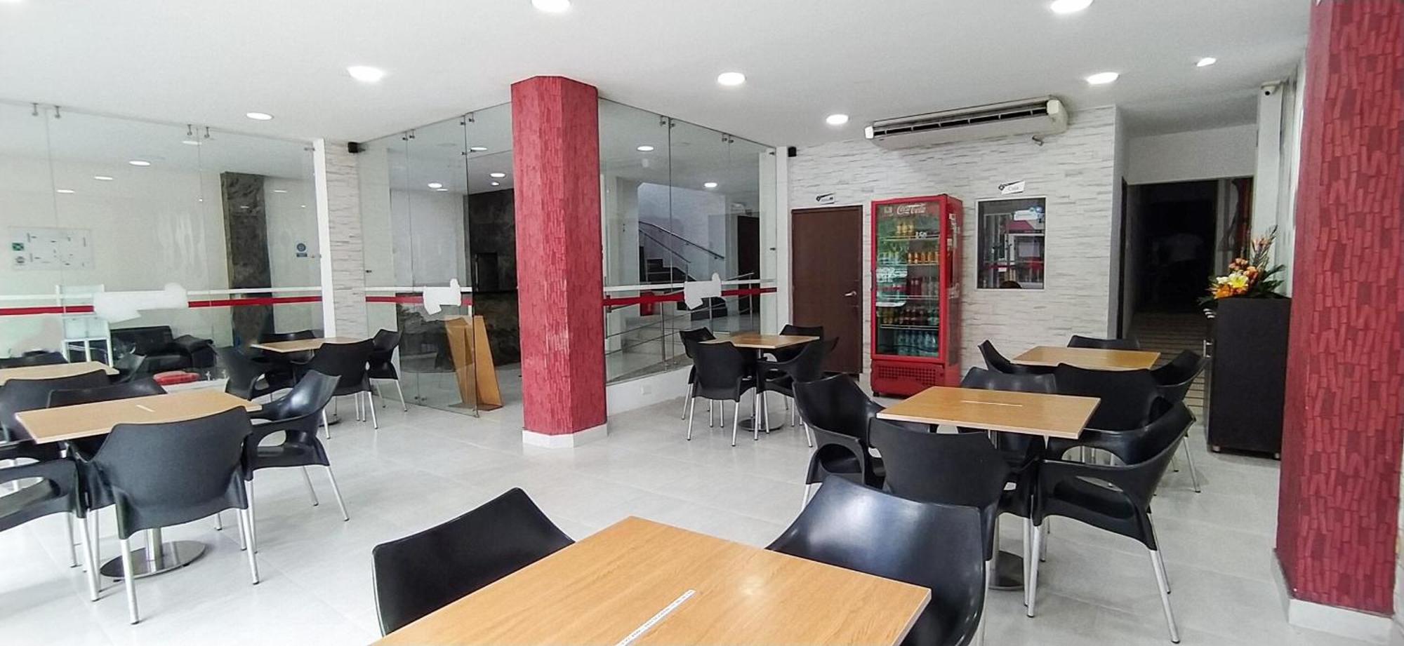 Hotel Exelsior 쿠쿠타 외부 사진