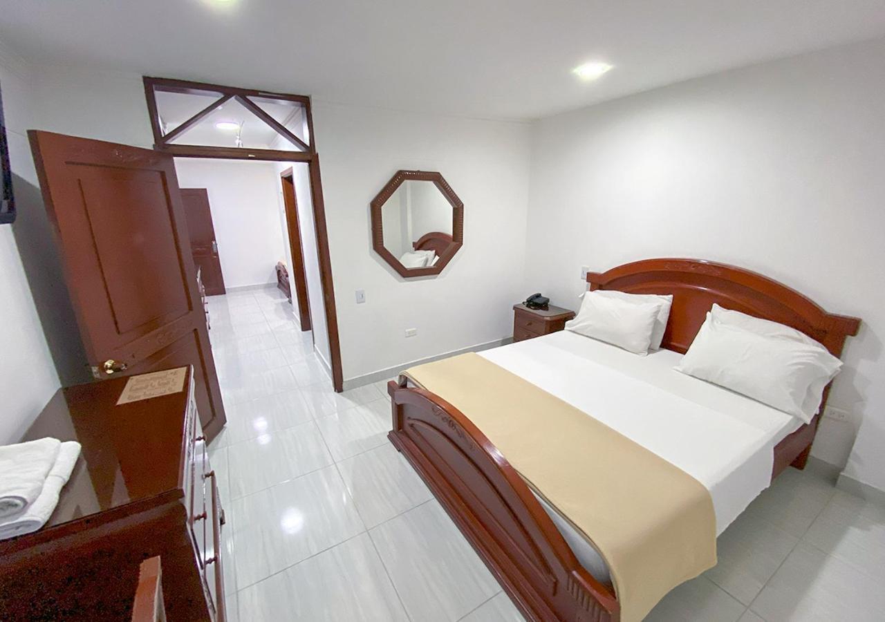 Hotel Exelsior 쿠쿠타 외부 사진