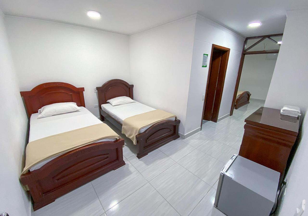 Hotel Exelsior 쿠쿠타 외부 사진