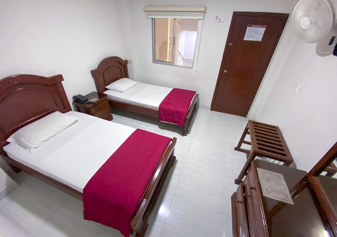 Hotel Exelsior 쿠쿠타 외부 사진