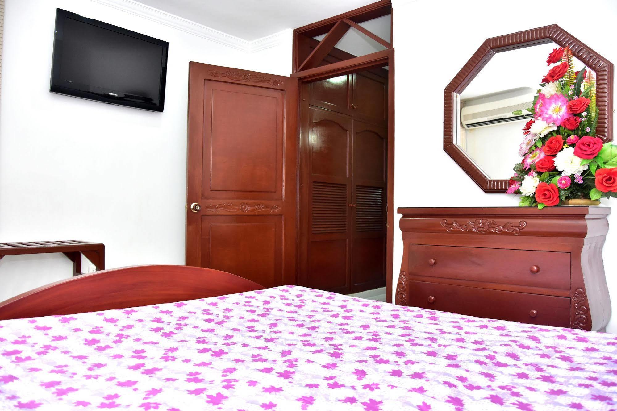 Hotel Exelsior 쿠쿠타 외부 사진
