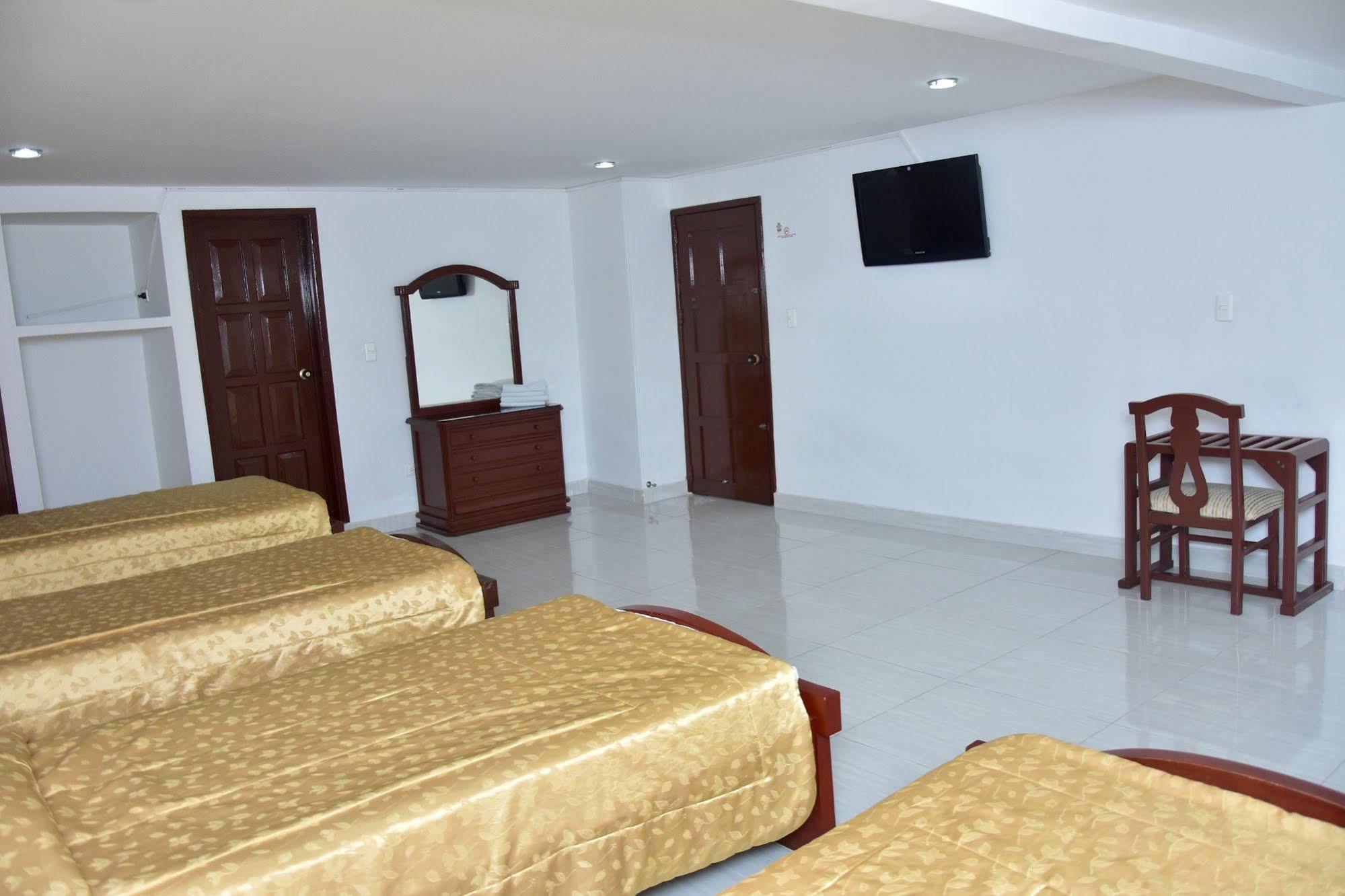 Hotel Exelsior 쿠쿠타 외부 사진