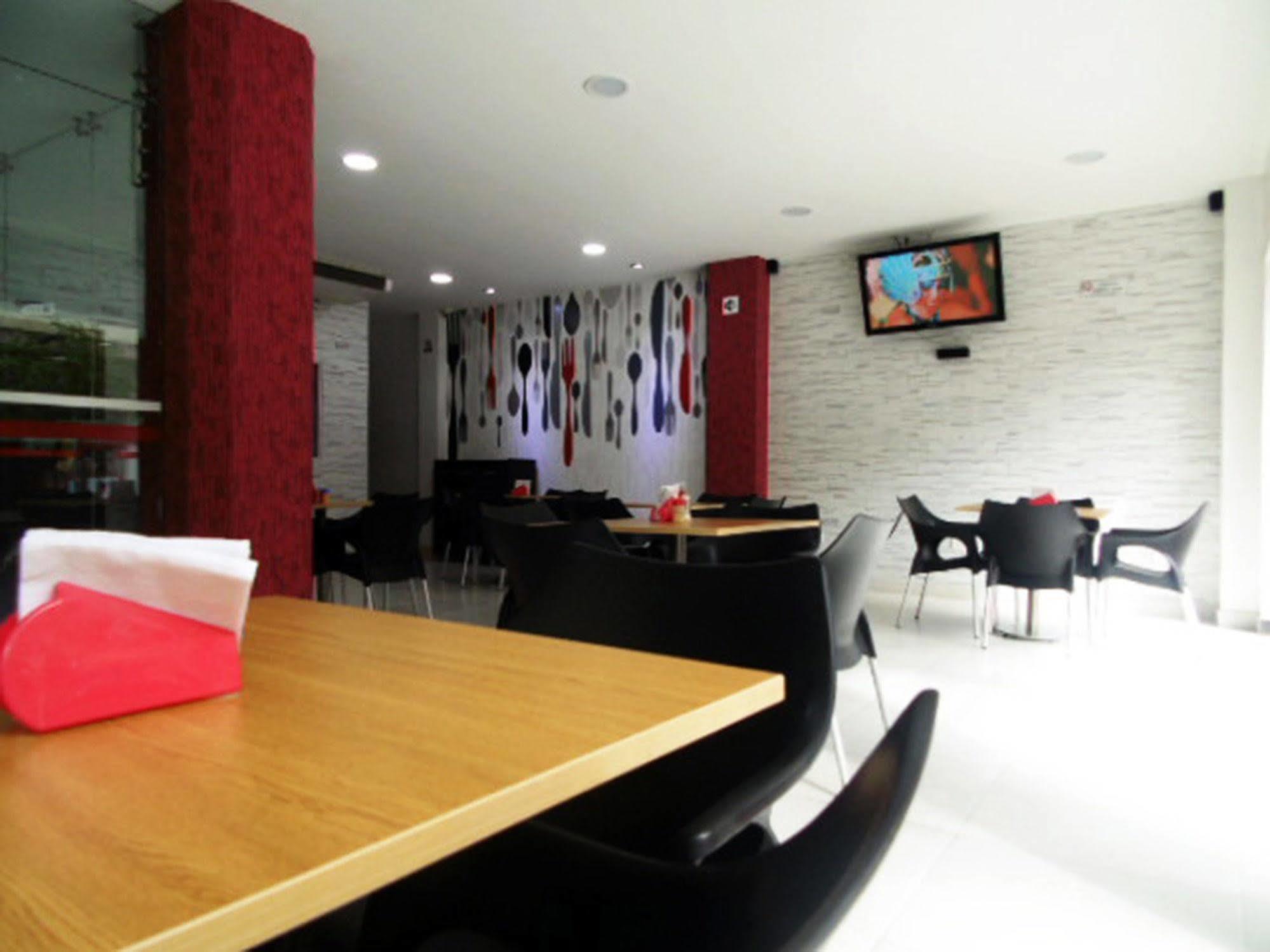 Hotel Exelsior 쿠쿠타 외부 사진